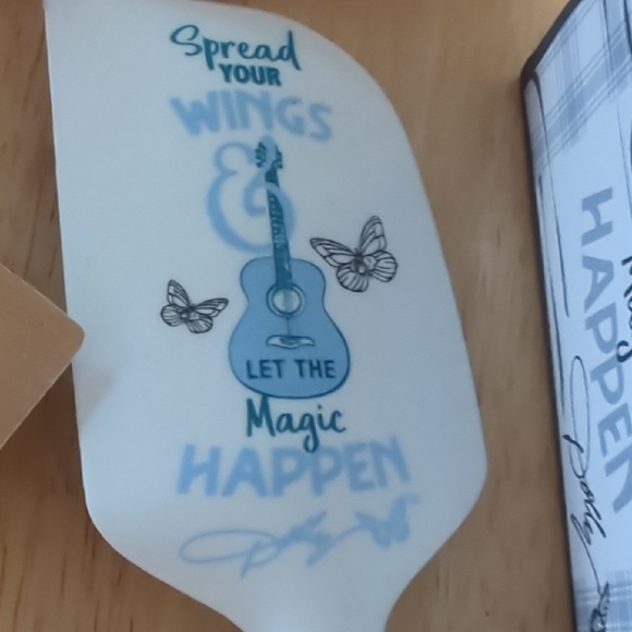 Dolly Parton Butterfly Kitchen Set - Blue - Picture 6 of 7